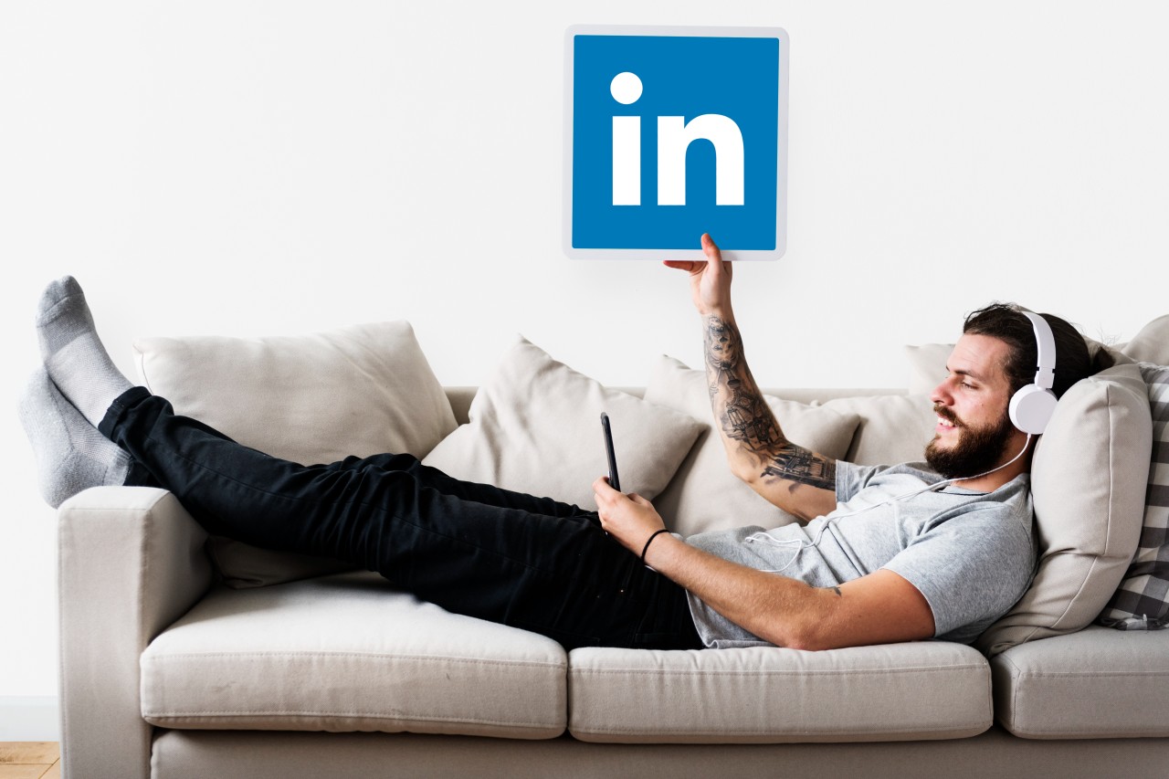 An Insight into the Art of Social Media Popularity: LinkedIn’s Perspective