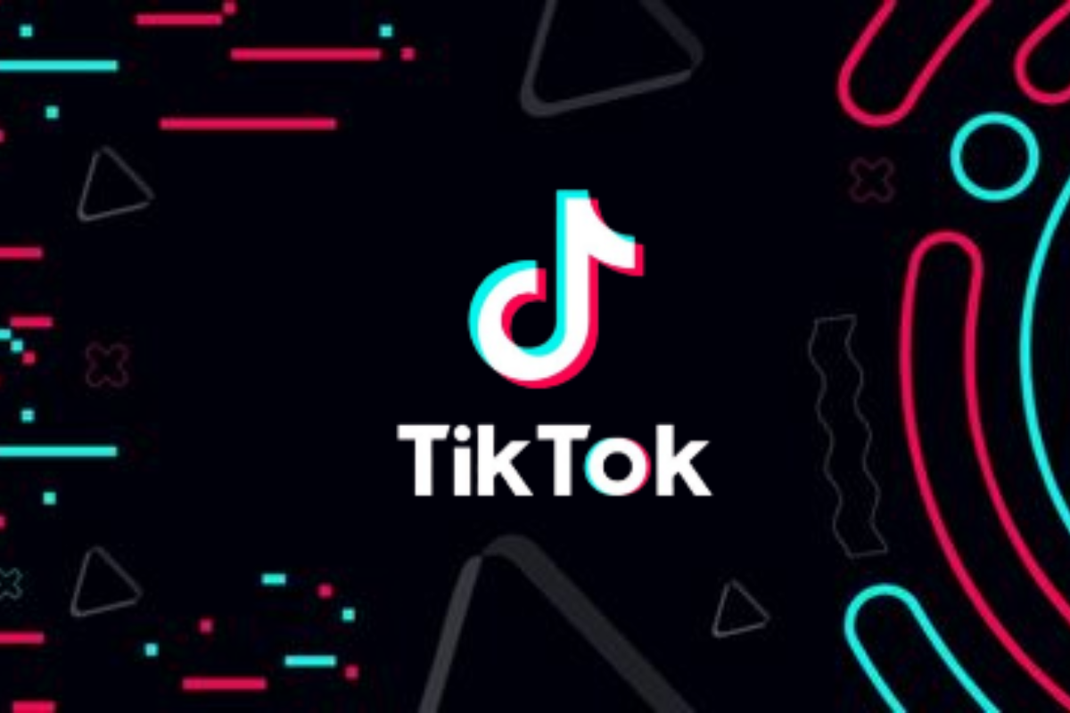 Trump Weighs TikTok Acquisition, Final Decision Expected Within 30 Days